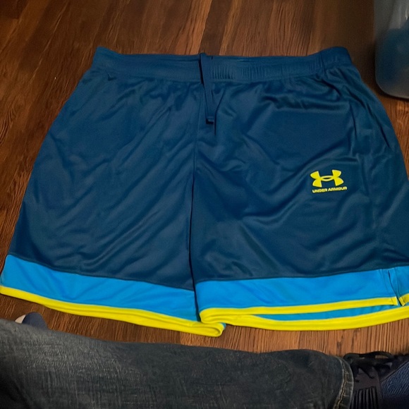 Under Armour Other - Mens underarmour shorts
